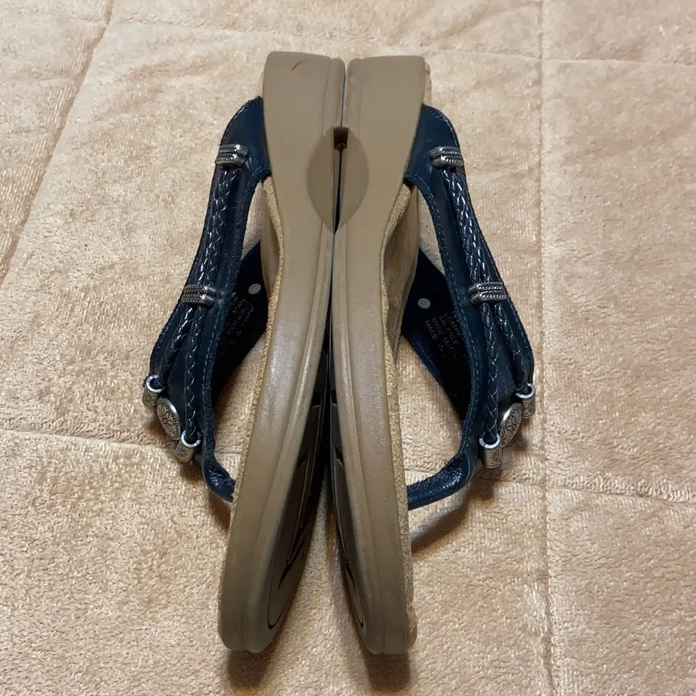 Minnetonka Black Leather Thong Sandals